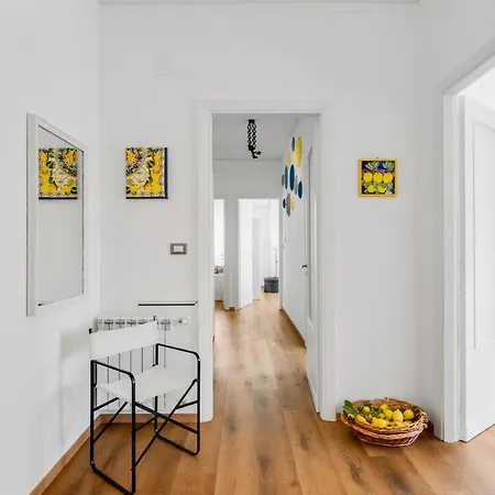 Residenza Dei Poeti - Roomy And Modern Flat