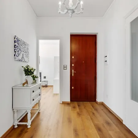 Residenza Dei Poeti - Roomy And Modern Flat