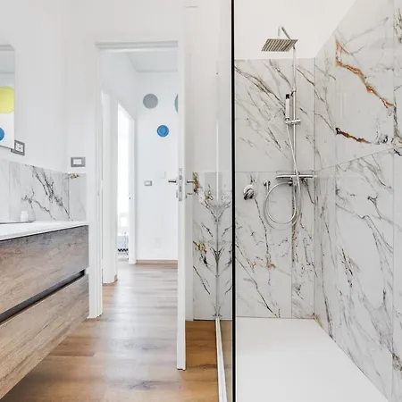 Residenza Dei Poeti - Roomy And Modern Flat