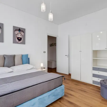 Apartment Residenza Dei Poeti - Roomy And Modern Flat *