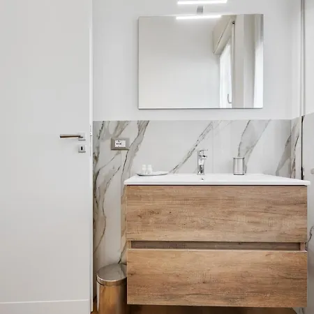 Residenza Dei Poeti - Roomy And Modern Flat Apartment
