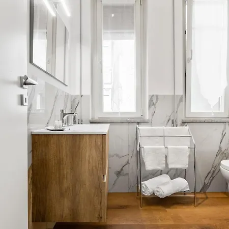 Residenza Dei Poeti - Roomy And Modern Flat Apartment *